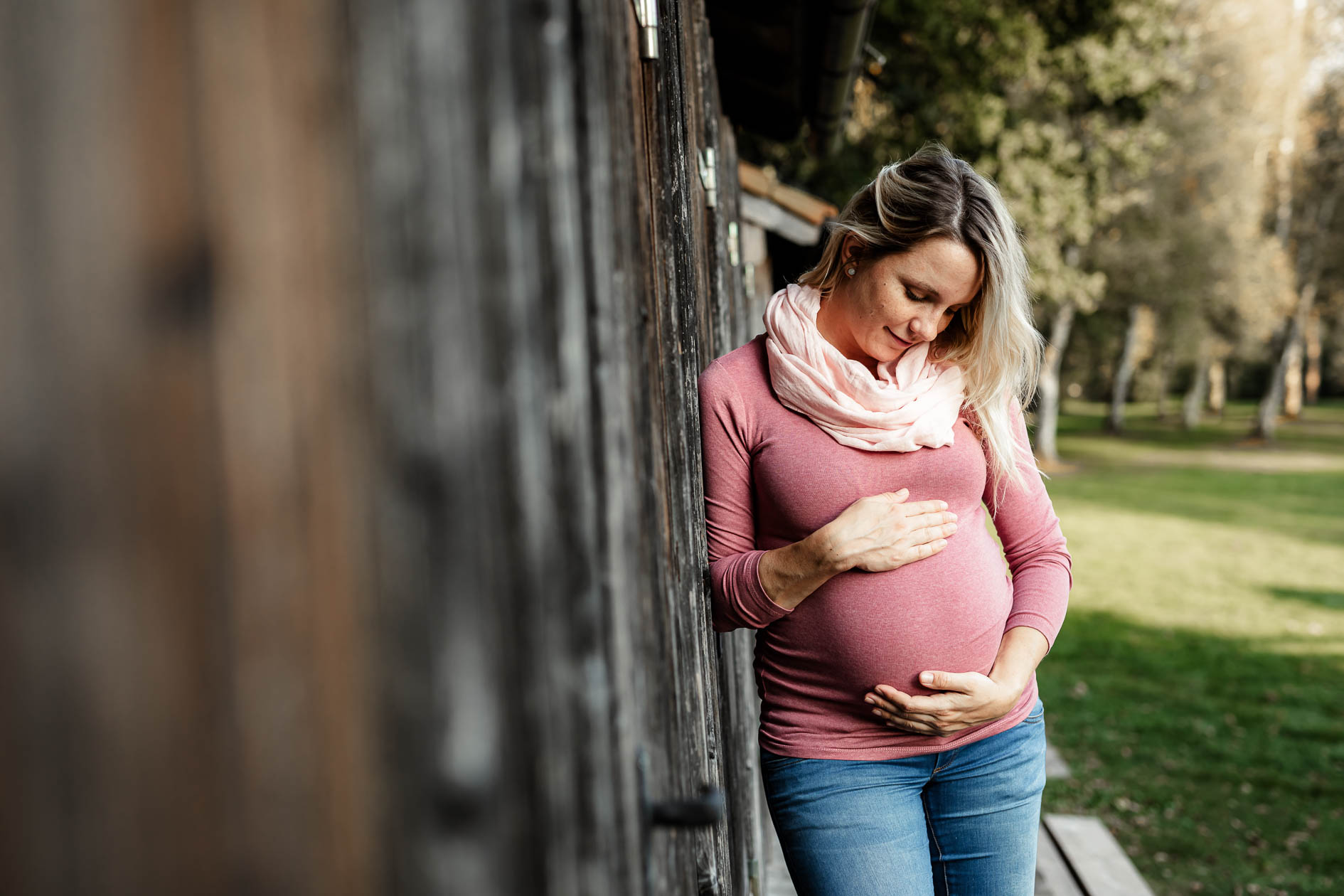 Babybauchfotografie Liebe im Bauch Die Lichtzeichnerin unterwegs am Weitsee in Schnaitsee