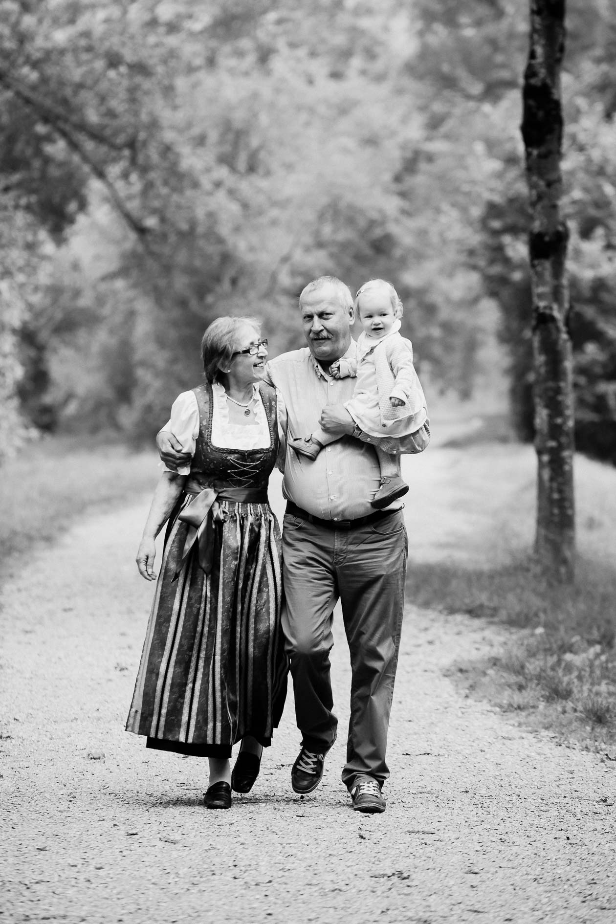 , Familienfotografin Südbayern für echte Momente und Erinnerungen, Babybauch, Familien, Neugeborene durch alle Generationen Neugeborenenfotografie, Babybauchfotografie, Familienfotografie,