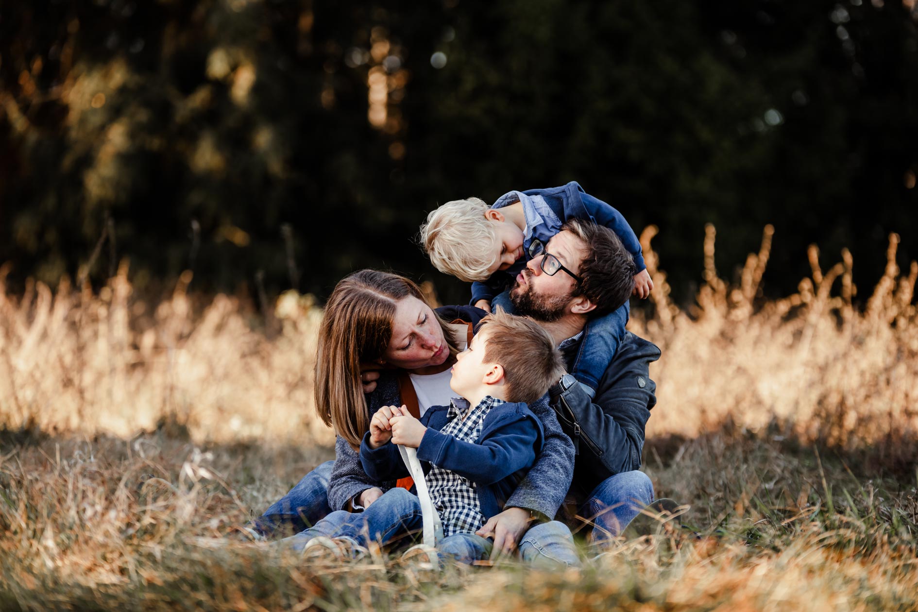 Familie Outdoor im Herbst mit der Lichtzeichnerin Simone Lerner